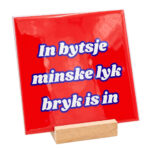 Teksttegel in bytsje minske lyk bryk is in